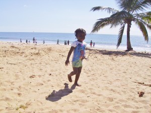 Sierra Leone har flotte strender. Dette er fra Lumley Beach, bystranda i Freetown. (Foto: Jan Sæterli)